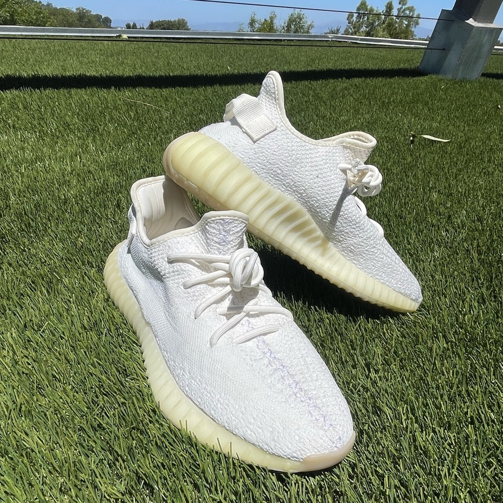Adidas Yeezy 350 Boost V2 | Cream / Triple White - like new (US 9.5 men’s) - Picture 1 of 9